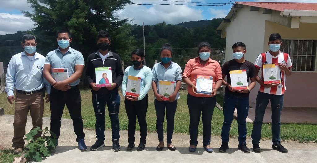 Feliciano, Milton and the students with their textbooks
